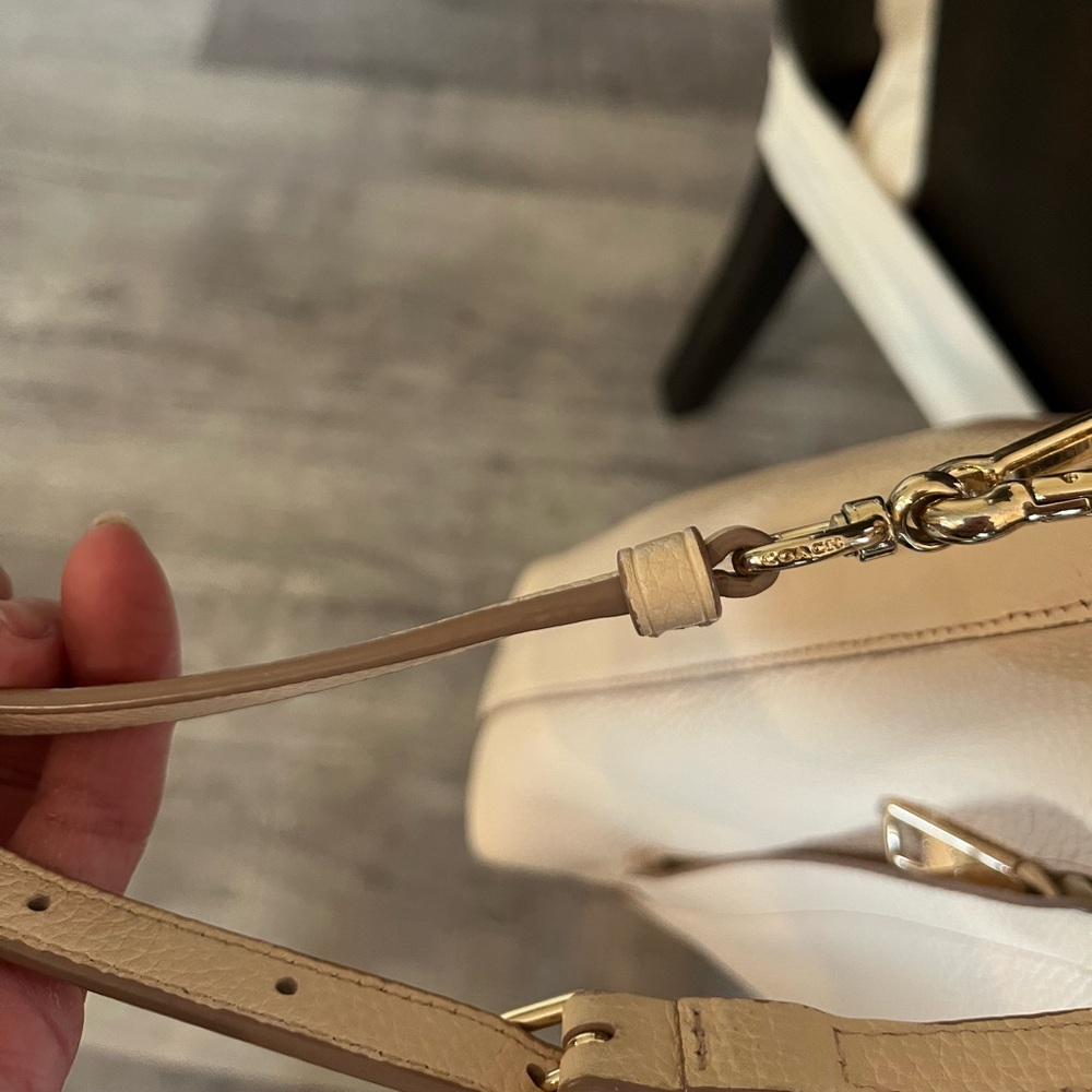 MARLON Coach bag with shoulder strap- pebbled leather ivory/cream color - Picture 4 of 6